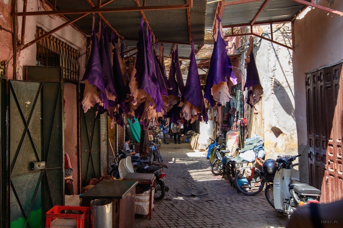 TP4_2999.jpg - Świeżo wygarbowane skóry. Medina, Marrakech.