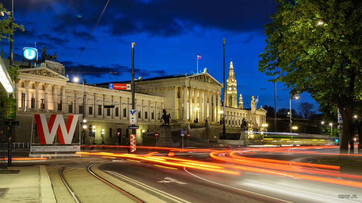 TP4_1070.jpg - Parlament (w tle ratusz)